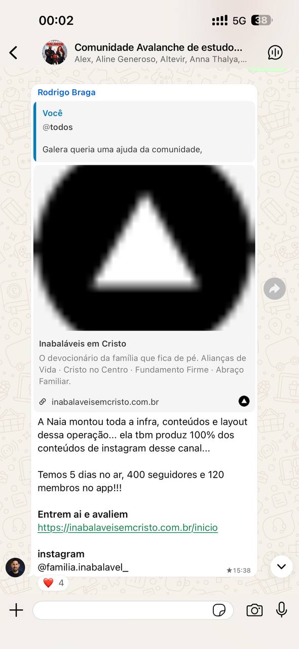 Print de grupo do WhatsApp: Rodrigo Braga conta que a Naia montou toda a infra, o conteudo e o layout da operacao dele e produz 100 por cento do conteudo do Instagram, com 400 seguidores e 120 membros no app em 5 dias no ar.